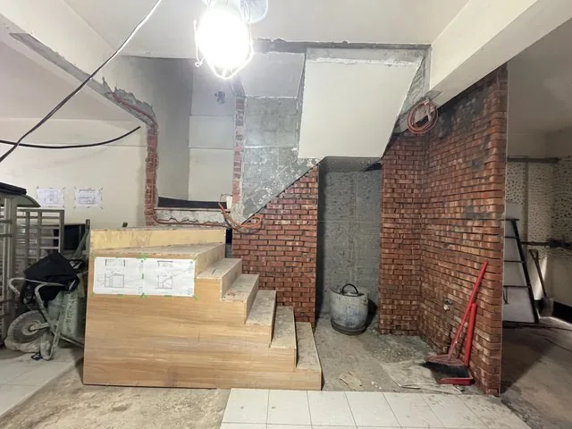 新衛浴磚造隔間施工與木作臨時梯